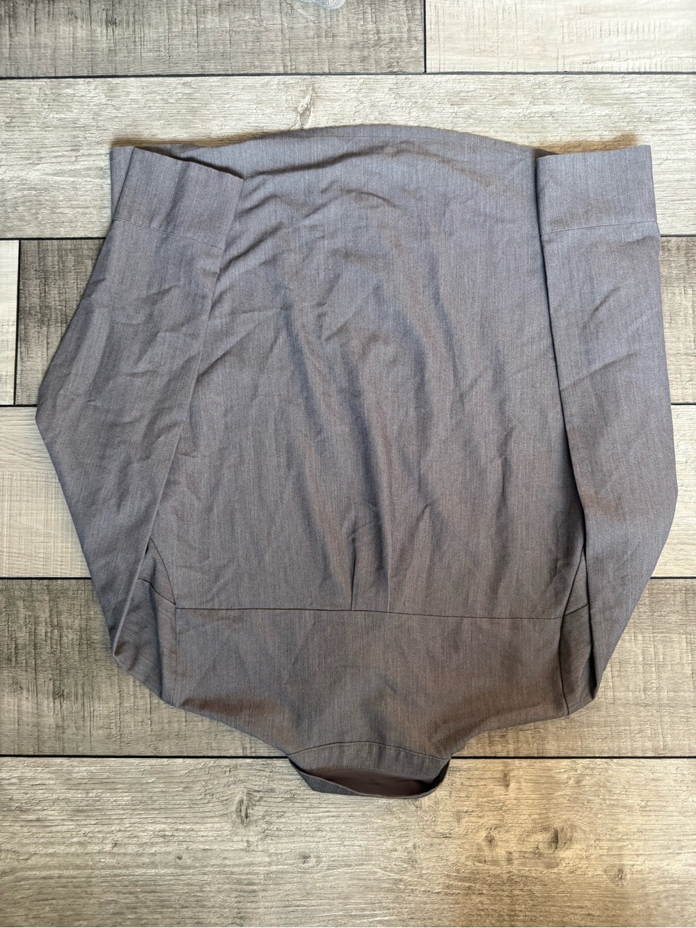 FIGS Women’s Gray Technical Collection Nala Collared Shirt - Picture 3 of 3